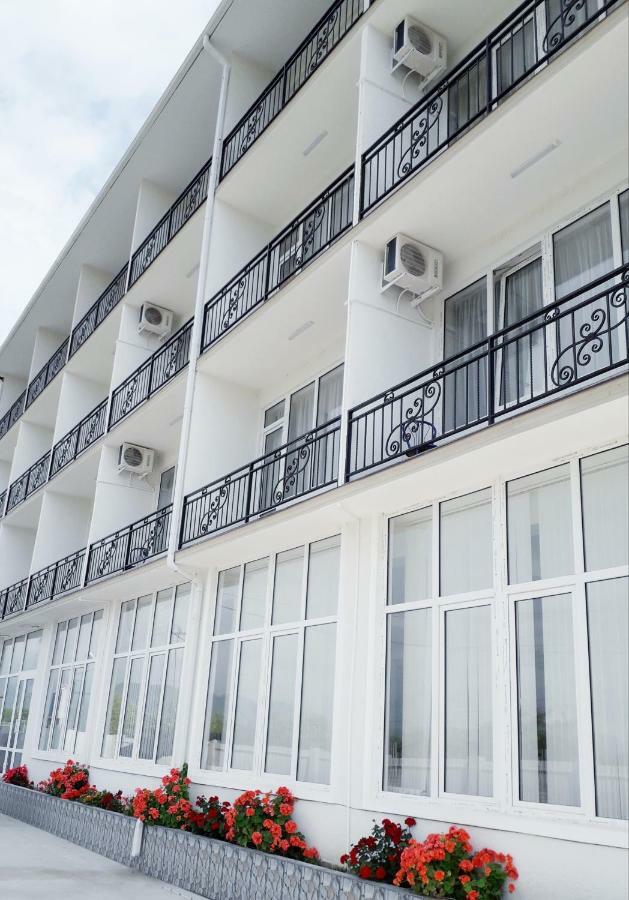 Sariya Hotel Kheivani Bagian luar foto
