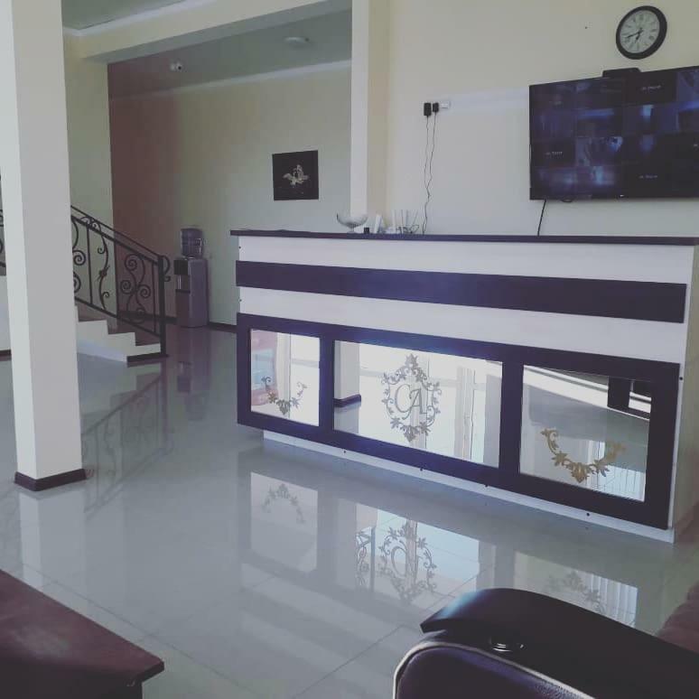 Sariya Hotel Kheivani Bagian luar foto