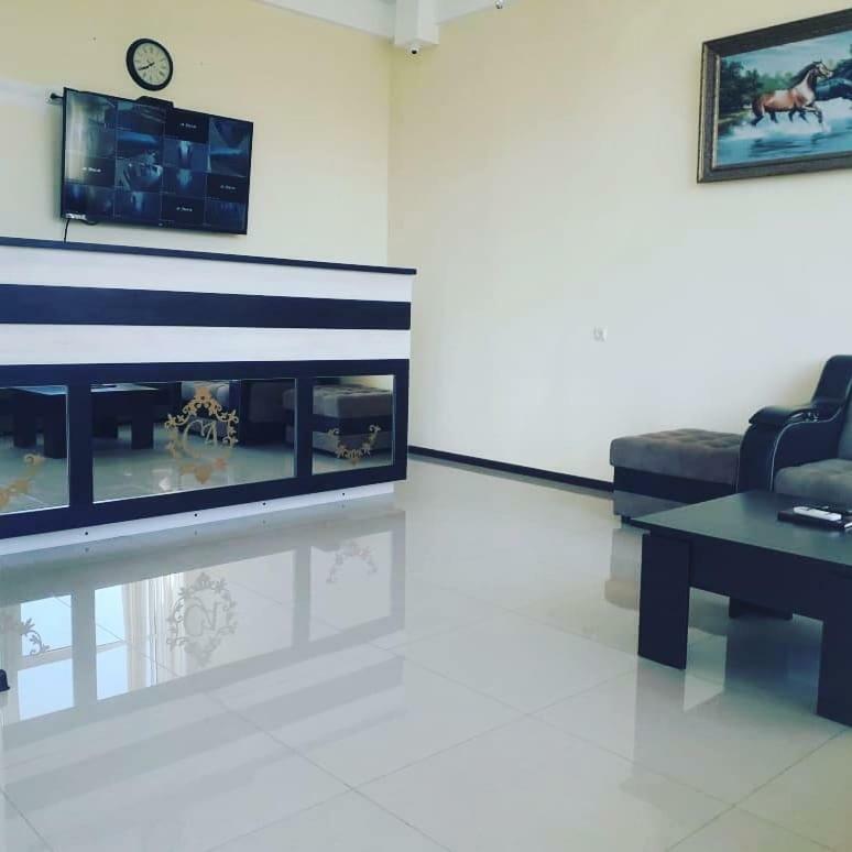 Sariya Hotel Kheivani Bagian luar foto