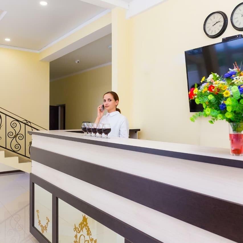 Sariya Hotel Kheivani Bagian luar foto